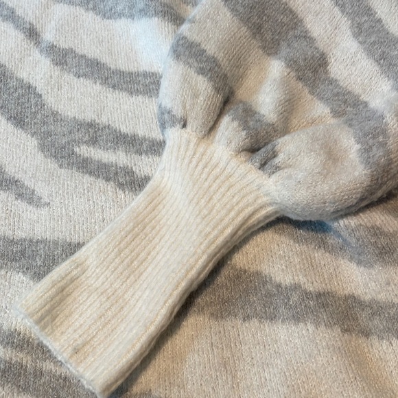 French Connection Women’s White and Gray Sweater Size S - Picture 7 of 7